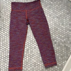Lululemon cropped wunderunder tights.